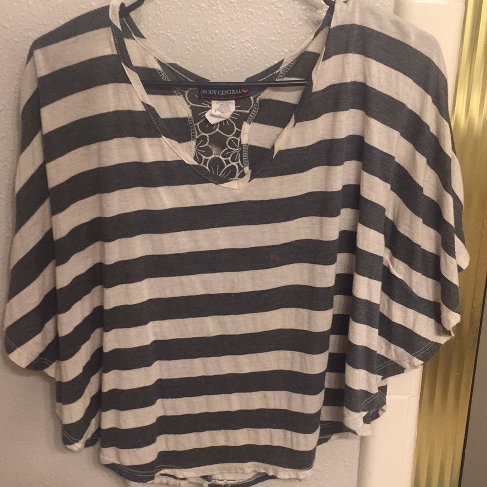 Grey and white top